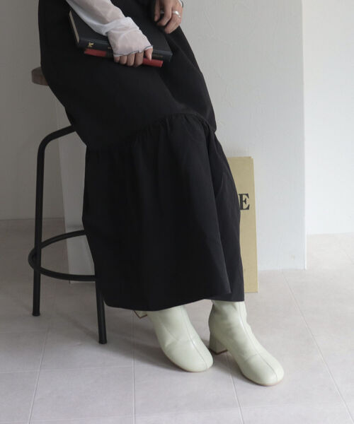 fredy emue（フレディエミュ）の「ストレッチヒールショートブーツ（ブーツ・レディース・ブラック/ライトグリーン/アイボリー・S/M/L）」の7枚目の写真