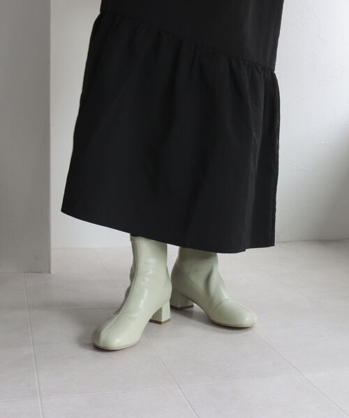 fredy emue（フレディエミュ）の「ストレッチヒールショートブーツ（ブーツ・レディース・ブラック/ライトグリーン/アイボリー・S/M/L）」の12枚目の写真