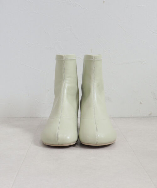 fredy emue（フレディエミュ）の「ストレッチヒールショートブーツ（ブーツ・レディース・ブラック/ライトグリーン/アイボリー・S/M/L）」の22枚目の写真