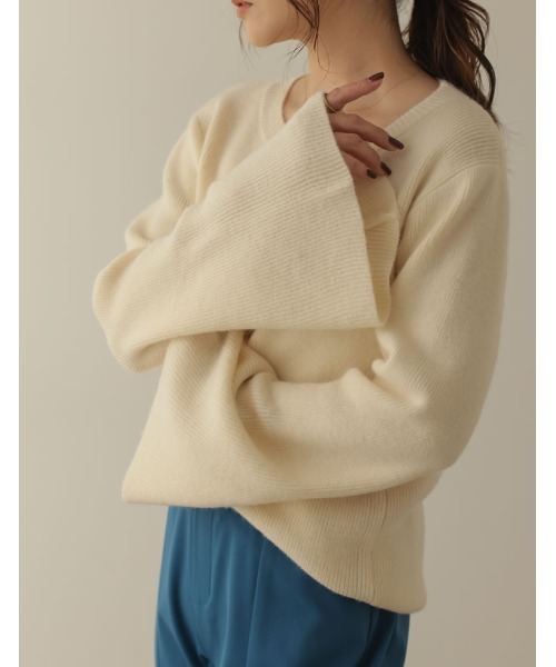 Re:EDIT（リエディ）の「[金子麻貴さん着用][WINTER COLLECTION]アルパカタッチクルーネックフレアスリーブ起毛ニットトップス（ニット/セーター・レディース・ブラック/アイボリー/ブルー/ブラック系その他/ブラウン/ピンク/イエロー・FREE）」の2枚目の写真