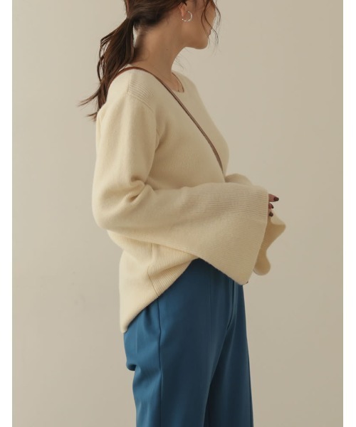 Re:EDIT（リエディ）の「[金子麻貴さん着用][WINTER COLLECTION]アルパカタッチクルーネックフレアスリーブ起毛ニットトップス（ニット/セーター・レディース・ブラック/アイボリー/ブルー/ブラック系その他/ブラウン/ピンク/イエロー・FREE）」の13枚目の写真