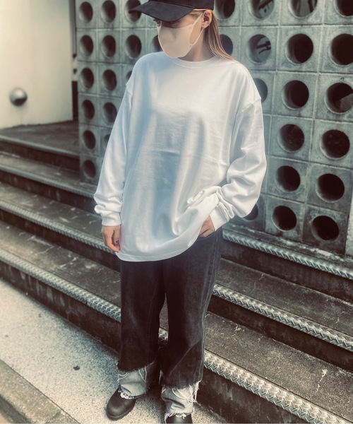 United Athle(ユナイテッドアスレ)の「United Athle / 9.1オンス マグナムウェイト ビッグシルエット ロングスリーブ Tシャツ(2.1インチリブ) / 4422(Tシャツ/カットソー・メンズ・ブラック/ナチュラル/カーキ/ホワイト/ブルー・X-LARGE/LARGE/MEDIUM)」の2枚目の写真