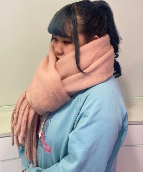 Ober Tashe(オーバータッシェ)の「アレンジしやすい250cm カラフルボリュームストールマフラー 累計販売約5000枚【防寒/マフラー/厚手/無地】(ストール/ショール・レディース・アイボリー/グレー/ピンク系7/ダークブラウン/ベージュ/グリーン/グレー系3/イエロー/ホワイト/ブルー・FREE)」の10枚目の写真