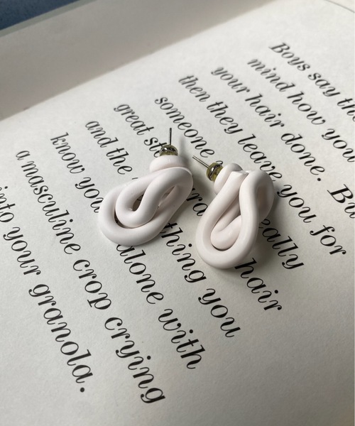 SANSeLF(サンセルフ)の「white asymmetry pierce【SANSeLF】sanak23s006(ピアス(両耳用)・レディース・A/B・FREE)」の2枚目の写真