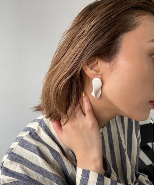 SANSeLF(サンセルフ)の「white asymmetry pierce【SANSeLF】sanak23s006(ピアス(両耳用)・レディース・A/B・FREE)」の3枚目の写真