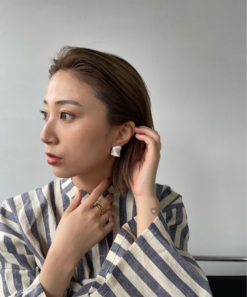 SANSeLF(サンセルフ)の「white asymmetry pierce【SANSeLF】sanak23s006(ピアス(両耳用)・レディース・A/B・FREE)」の8枚目の写真