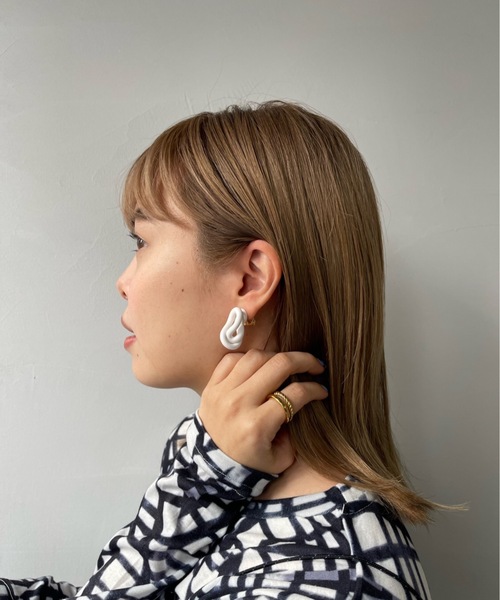 SANSeLF(サンセルフ)の「white asymmetry pierce【SANSeLF】sanak23s006(ピアス(両耳用)・レディース・A/B・FREE)」の11枚目の写真