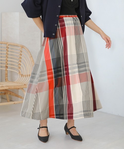 Bou Jeloud（ブージュルード）の「【選べる6色展開】カラーチェックタフタスカート（スカート・レディース・ベージュ/レッド/ブルー/ブラック/カーキ/ライトブルー/サンドベージュ/ブラウン・FREE）」の17枚目の写真