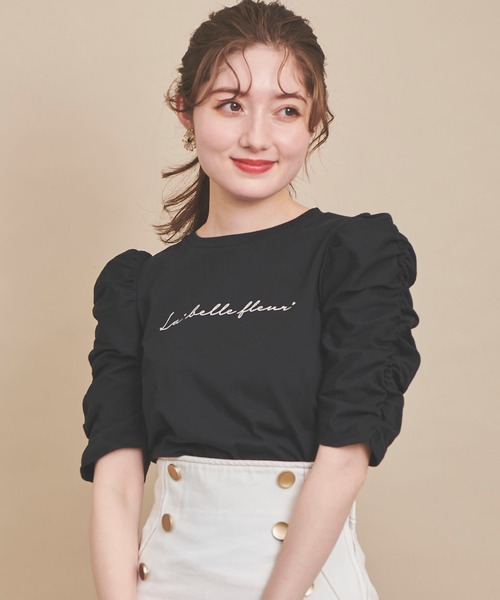 31 Sons de mode(トランテアン ソン ドゥ モード)の「シャーリングスリーブロゴTシャツ(Tシャツ/カットソー・レディース・オフホワイト/ブラック・36)」の1枚目の写真