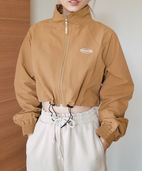 Mela(メラ)の「DRAWSTRING CROPED BZ(ナイロンジャケット・レディース・ベージュ/レッド/ホワイト/ブラック・S/M/L)」の3枚目の写真