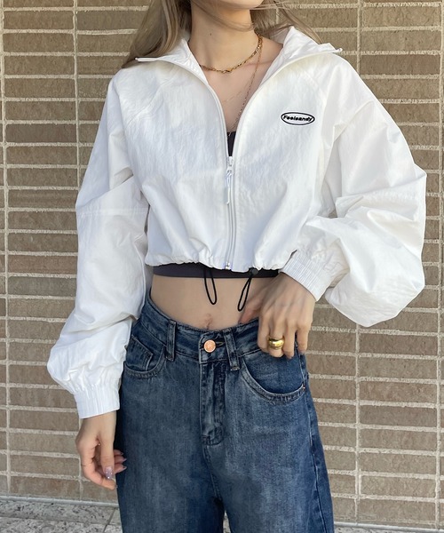 Mela(メラ)の「DRAWSTRING CROPED BZ(ナイロンジャケット・レディース・ベージュ/レッド/ホワイト/ブラック・S/M/L)」の1枚目の写真