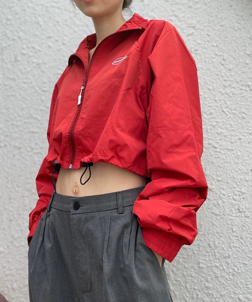 Mela(メラ)の「DRAWSTRING CROPED BZ(ナイロンジャケット・レディース・ベージュ/レッド/ホワイト/ブラック・S/M/L)」の17枚目の写真