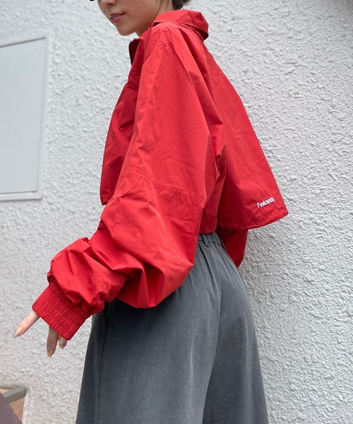 Mela(メラ)の「DRAWSTRING CROPED BZ(ナイロンジャケット・レディース・ベージュ/レッド/ホワイト/ブラック・S/M/L)」の20枚目の写真