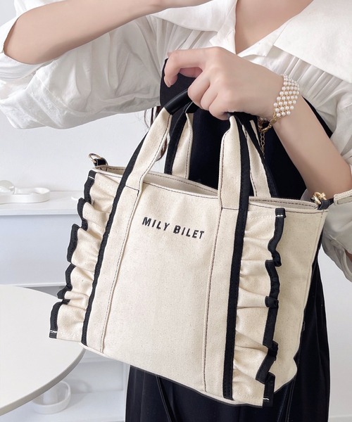mily bilet(ミウィビレット)の「【mily bilet】愛らしさをプラス。フリルトートバッグ(トートバッグ・レディース・ブラック/アイボリー・ONE SIZE)」の5枚目の写真