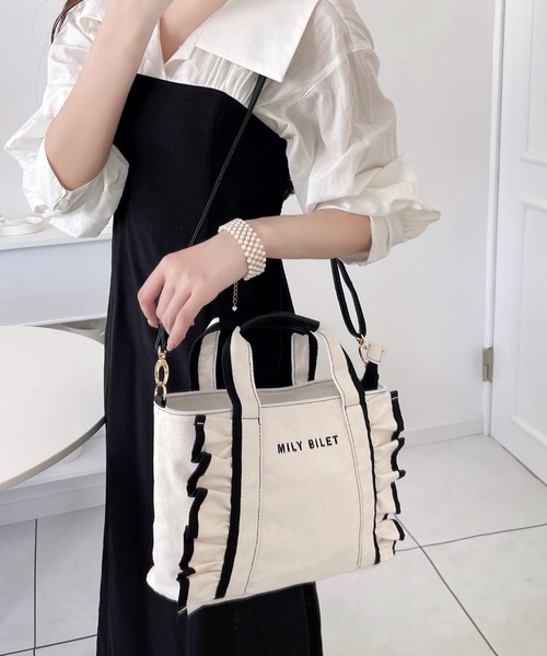 mily bilet(ミウィビレット)の「【mily bilet】愛らしさをプラス。フリルトートバッグ(トートバッグ・レディース・ブラック/アイボリー・ONE SIZE)」の6枚目の写真
