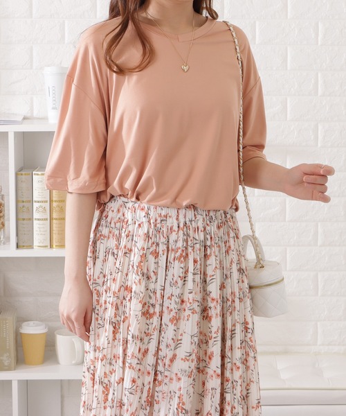 DAYRA(デイラ)の「【選べるネックライン】ゆるシルエット半袖カラーTシャツ(Tシャツ/カットソー・レディース・ベージュ系1/ブラック系1/ピンク系1/ホワイト系2/ピンク系2/オレンジ系2/オレンジ系1/ホワイト系1/ブラウン系1/ベージュ系2/ブラック系2/ブラウン系2・XL/M)」の9枚目の写真