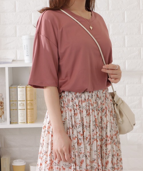 DAYRA(デイラ)の「【選べるネックライン】ゆるシルエット半袖カラーTシャツ(Tシャツ/カットソー・レディース・ベージュ系1/ブラック系1/ピンク系1/ホワイト系2/ピンク系2/オレンジ系2/オレンジ系1/ホワイト系1/ブラウン系1/ベージュ系2/ブラック系2/ブラウン系2・XL/M)」の11枚目の写真