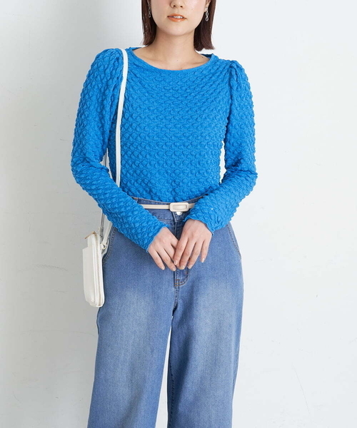 a.v.v(アーヴェヴェ)の「ギャザースリーブぽこぽこトップス(Tシャツ/カットソー・レディース・ブラック/アイボリー/ブルー・38/34/36/40/42)」の3枚目の写真