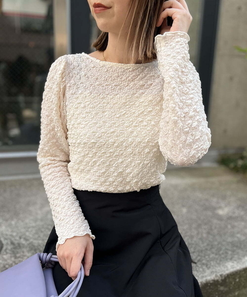 a.v.v(アーヴェヴェ)の「ギャザースリーブぽこぽこトップス(Tシャツ/カットソー・レディース・ブラック/アイボリー/ブルー・38/34/36/40/42)」の1枚目の写真