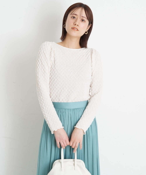 a.v.v(アーヴェヴェ)の「ギャザースリーブぽこぽこトップス(Tシャツ/カットソー・レディース・ブラック/アイボリー/ブルー・38/34/36/40/42)」の4枚目の写真