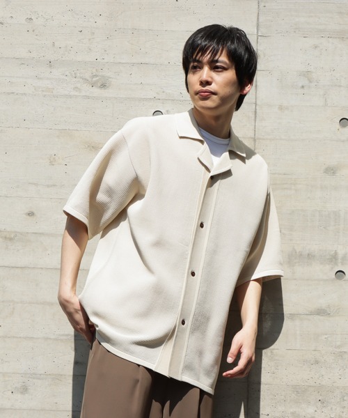 URBAN COLLECTION(アーバンコレクション)の「半袖ニットシャツ(シャツ/ブラウス・メンズ・アイボリー/ブラック/ネイビー・M/XL/L)」の2枚目の写真