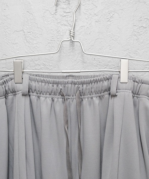 MinoriTY（マイノリティ）の「【MinoriTY】梨地素材タックワイドバギー袴パンツ ハカマパンツ 極太ワイドパンツ ワイドスラックス メンズ 無地（スラックス・メンズ・カーキ/グレー/ブラック/ワイン/ネイビー/グレー系その他/ブラック系その他・L/M/S）」の18枚目の写真