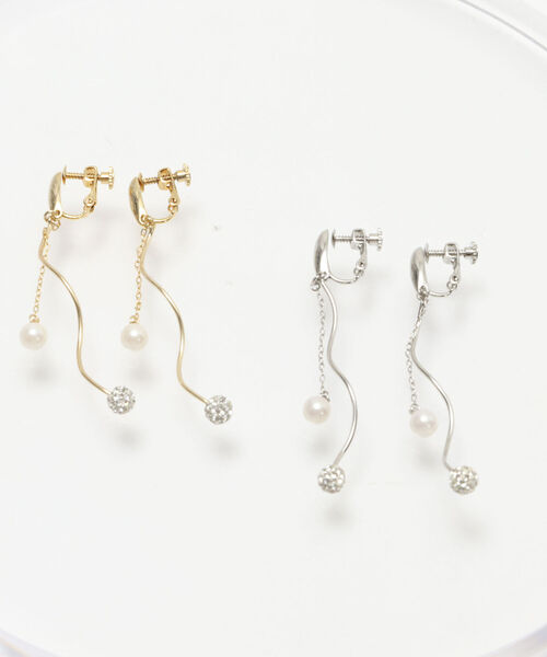 NOLLEY’S Sophi（ノーリーズソフィ）の「スクリューキラパールイヤリング（イヤリング・レディース・ゴールド/シルバー・FREE）」の5枚目の写真