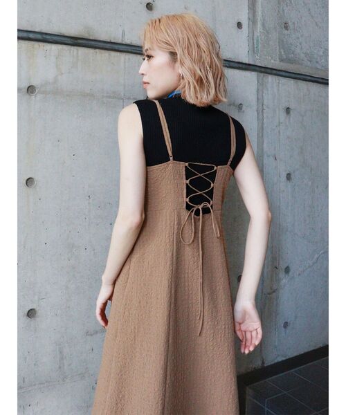 MURUA(ムルーア)の「バックレースアップキャミドレス(ワンピース・レディース・ブラック/ブラウン・FREE)」の9枚目の写真