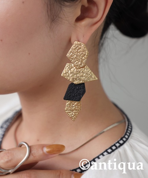 antiqua（アンティカ）の「4連マットプレートピアス（ピアス（両耳用）・レディース・ゴールド・FREE）」の3枚目の写真