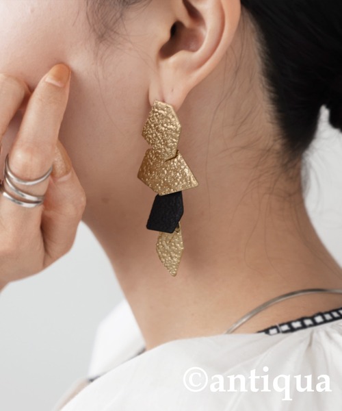 antiqua（アンティカ）の「4連マットプレートピアス（ピアス（両耳用）・レディース・ゴールド・FREE）」の8枚目の写真