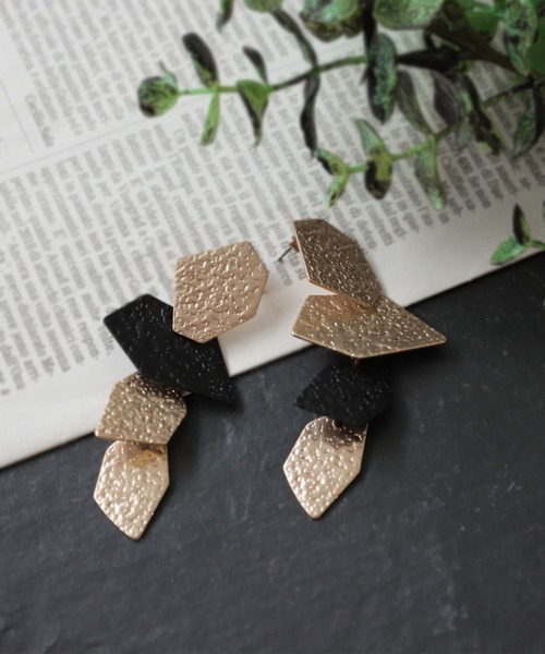 antiqua（アンティカ）の「4連マットプレートピアス（ピアス（両耳用）・レディース・ゴールド・FREE）」の9枚目の写真