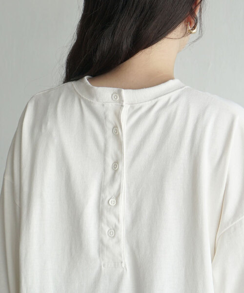 e-zakkamania stores（イーザッカマニアストアーズ）の「天笠カットソー バックヘンリープルオーバー（Tシャツ/カットソー・レディース・グレイッシュブルー/アイボリー/ブラック×ホワイト/ブラック/ホワイト×ネイビー/ライトグリーン/チャコール/ネイビー×ホワイト/オフホワイト/ホワイト×ブラック/カーキ/ホワイト系その他/イエロー/アッシュグレー・M）」の16枚目の写真