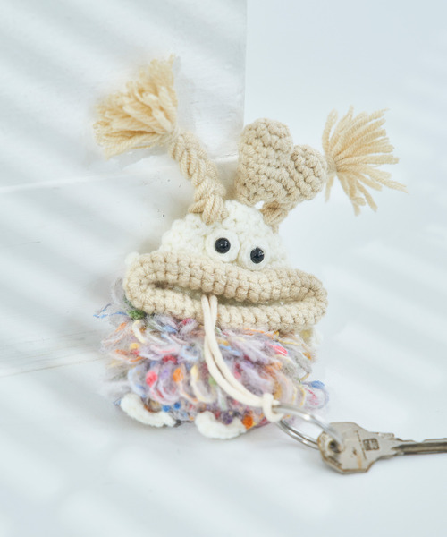 macaroni edge（マカロニエッジ）の「〈macaroni edge/マカロニエッジ〉毛糸のマスコット キーケース（キーケース/キーアクセサリー・レディース・ブルー/ピンク/パープル/サーモンピンク/エメラルド/カラフル/ベージュ/ライトブルー/グリーン/ブラック/チャコールグレー/ベージュ系2/ライトグリーン/ブラック×ブラック/バーガンディー・ONE SIZE）」の5枚目の写真