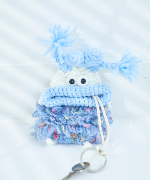 macaroni edge（マカロニエッジ）の「〈macaroni edge/マカロニエッジ〉毛糸のマスコット キーケース（キーケース/キーアクセサリー・レディース・ブルー/ピンク/パープル/サーモンピンク/エメラルド/カラフル/ベージュ/ライトブルー/グリーン/ブラック/チャコールグレー/ベージュ系2/ライトグリーン/ブラック×ブラック/バーガンディー・ONE SIZE）」の9枚目の写真