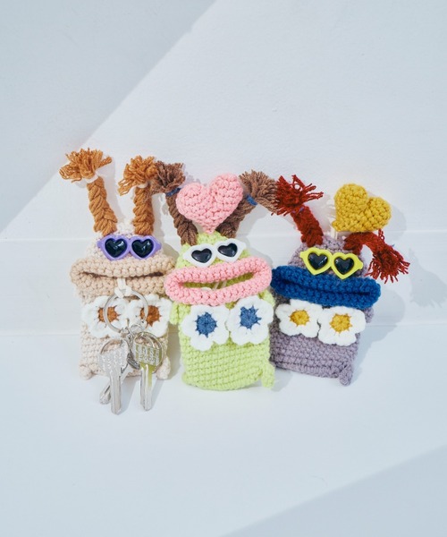 macaroni edge（マカロニエッジ）の「〈macaroni edge/マカロニエッジ〉毛糸のマスコット キーケース（キーケース/キーアクセサリー・レディース・ブルー/ピンク/パープル/サーモンピンク/エメラルド/カラフル/ベージュ/ライトブルー/グリーン/ブラック/チャコールグレー/ベージュ系2/ライトグリーン/ブラック×ブラック/バーガンディー・ONE SIZE）」の21枚目の写真