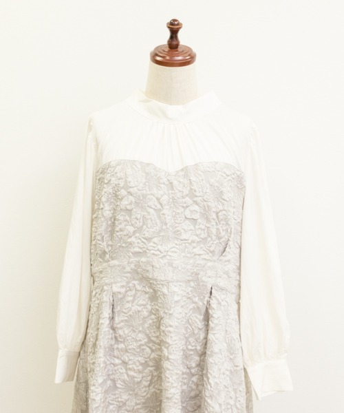 CLETTE(クレット)の「マトラッセ花柄ドッキングワンピース(ワンピース・レディース・グレイッシュベージュ/ブルー・LL/3L/4L)」の22枚目の写真