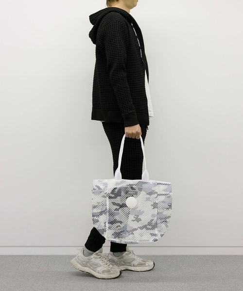 1piu1uguale3 RELAX(ウノピュウノウグァーレトレリラックス)の「【1PIU1UGUALE3 RELAX】MESH TOTE / メッシュトートバッグ(トートバッグ・メンズ・ブラック/ホワイト・FREE)」の5枚目の写真