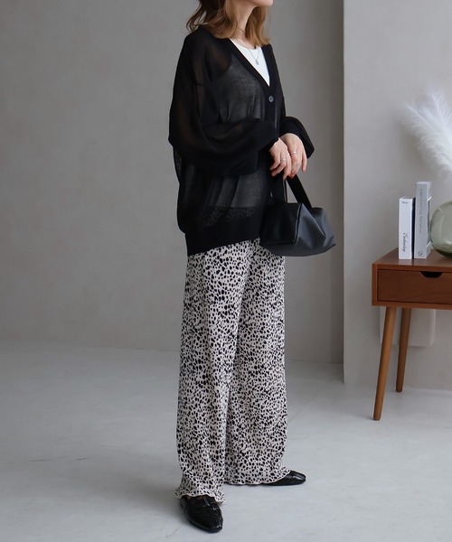 Social GIRL（ソーシャルガール）の「Vネックロングカーデ（カーディガン/ボレロ・レディース・ブラック/オフホワイト/ブルー・M）」の16枚目の写真