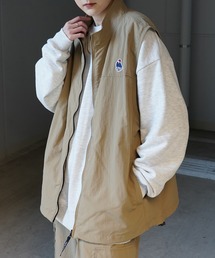 Red Cap Girl（レッドキャプガール）の「【RED CAP GIRL】ビッグシルエット スタンドネック 裾ひもドロスト 胸ワッペン刺繍 ナイロンベスト（ベスト）」