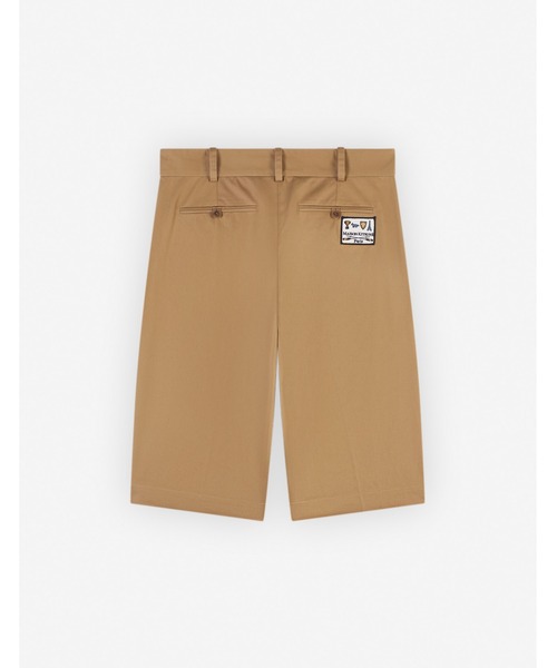 Maison Kitsune(メゾンキツネ)の「WIDE LEG CHINO BERMUDA IN COTTON GABARDINE WITH RUGBY PATCH(チノパンツ・メンズ・ベージュ・42/40/44/46)」の2枚目の写真