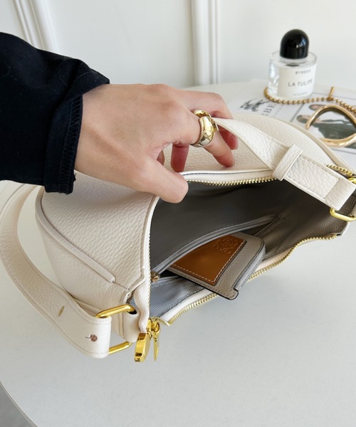 MYMOOD.（マイムード）の「2WAY PUハーフムーンバッグ（ハンドバッグ・レディース・ブラック/アイボリー・FREE）」の15枚目の写真