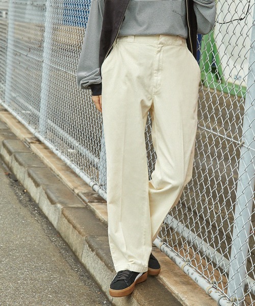 Dickies(ディッキーズ)の「Dickies/ディッキーズ ユーズド加工オーバーダイワイドチノパンツ(チノパンツ・メンズ・ベージュ/ブラック/ライトブルー/オフホワイト・M/L/XL)」の2枚目の写真