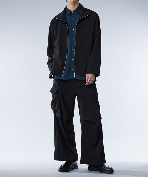 UNITED TOKYO(ユナイテッドトウキョウ)の「ドレープカーゴパンツ | セットアップ着用可能(カーゴパンツ・メンズ・ブラック/ダークグレー・2/1)」の3枚目の写真