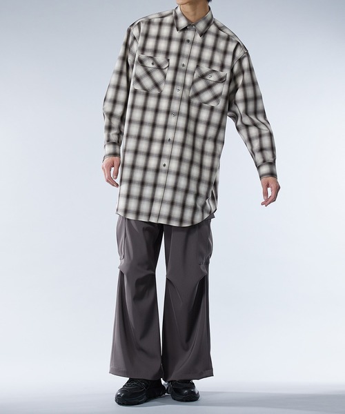 UNITED TOKYO(ユナイテッドトウキョウ)の「ドレープカーゴパンツ | セットアップ着用可能(カーゴパンツ・メンズ・ブラック/ダークグレー・2/1)」の6枚目の写真