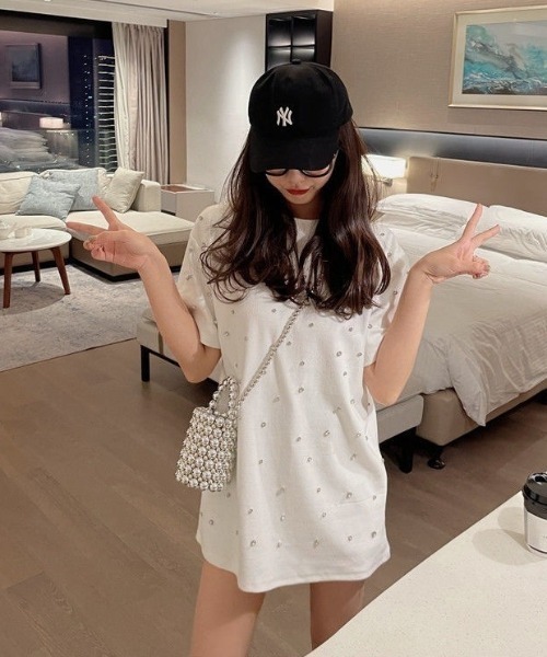 LAC-VERT(ラック・ヴェール)の「ラインストーンオーバーTシャツ(Tシャツ/カットソー・レディース・ホワイト/ブラック・FREE)」の3枚目の写真