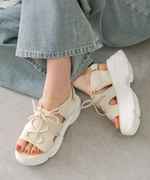 OLIVE des OLIVE（オリーブデオリーブ）の「レースアップスポーツサンダル　1041130080（サンダル・レディース・アイボリー/ブラック・SMALL/MEDIUM/LARGE）」の8枚目の写真