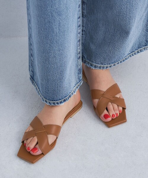 green label relaxing（グリーンレーベルリラクシング）の「クロス フラット サンダル（サンダル・レディース・ブラック/ブラウン/ゴールド・S/M/L）」の3枚目の写真