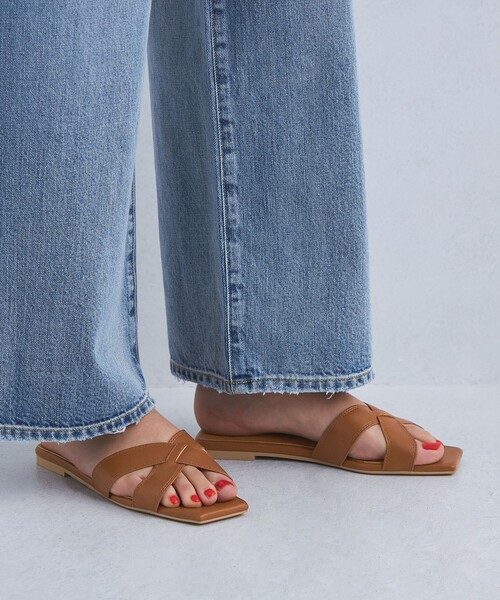 green label relaxing（グリーンレーベルリラクシング）の「クロス フラット サンダル（サンダル・レディース・ブラック/ブラウン/ゴールド・S/M/L）」の4枚目の写真