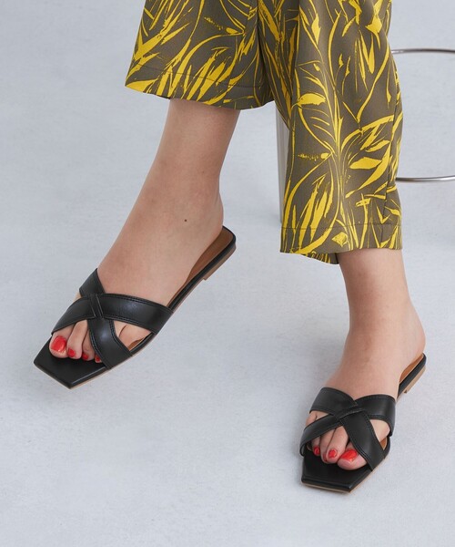 green label relaxing（グリーンレーベルリラクシング）の「クロス フラット サンダル（サンダル・レディース・ブラック/ブラウン/ゴールド・S/M/L）」の6枚目の写真