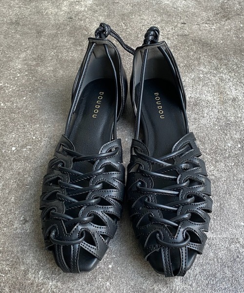 DouDou（ドゥドゥ）の「レースアップフラットパンプス（パンプス・レディース・シルバー/ブラック・23.5/24/24.5）」の11枚目の写真